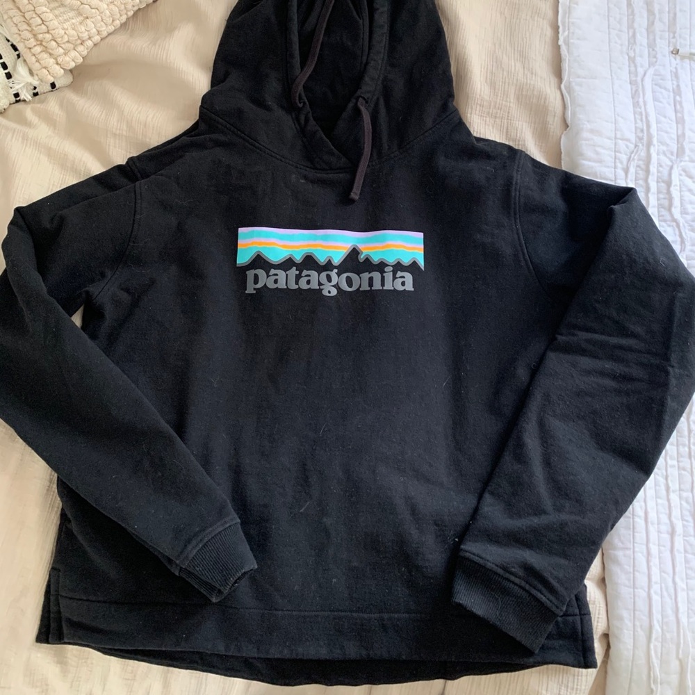 Black Patagonia sweatshirt